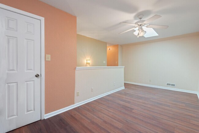 Building Photo - 550 Brookshire Way