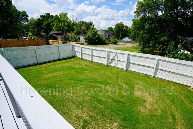 Building Photo - 2900 Torbett St