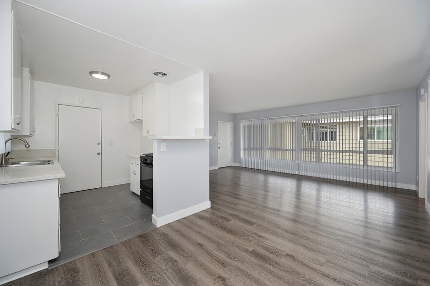 Building Photo - Stadium Village Apartments