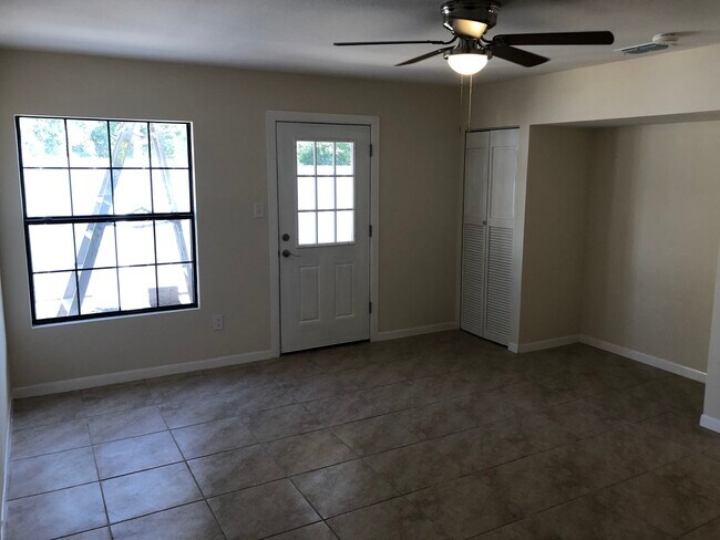 Building Photo - 1301 E Lyon St