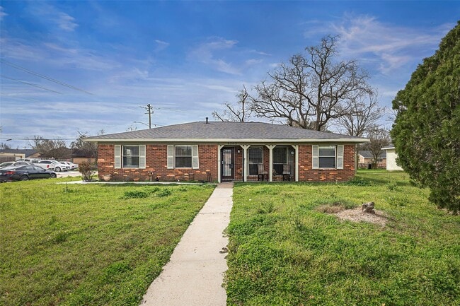 Building Photo - 5303 Heatherbrook Dr