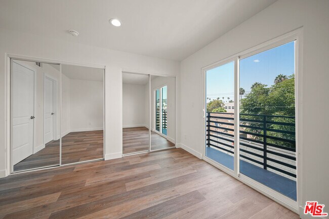 Building Photo - 1057 N Wilton Pl