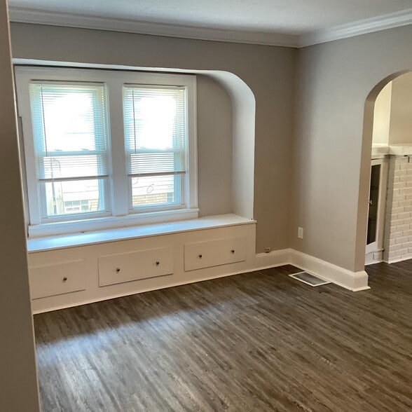 Building Photo - 17000 Melgrave Ave