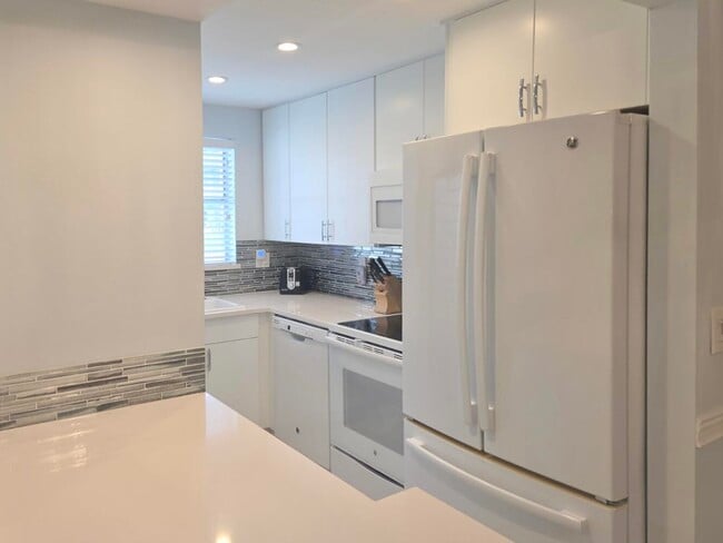 Building Photo - 110 Shore Ct