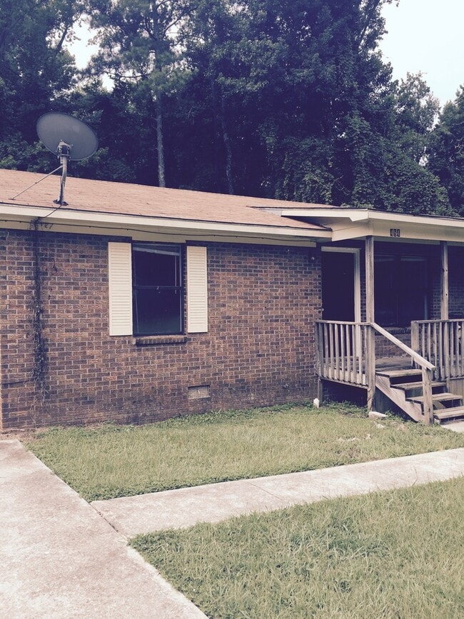 Primary Photo - Duplex on East University Drive!