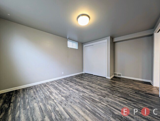 Building Photo - Remodeled basement apartment in Harvard/Yale Area
