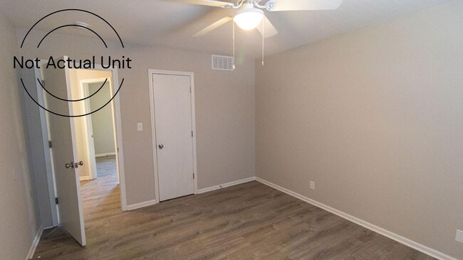 Building Photo - 7220 N Moberly Dr