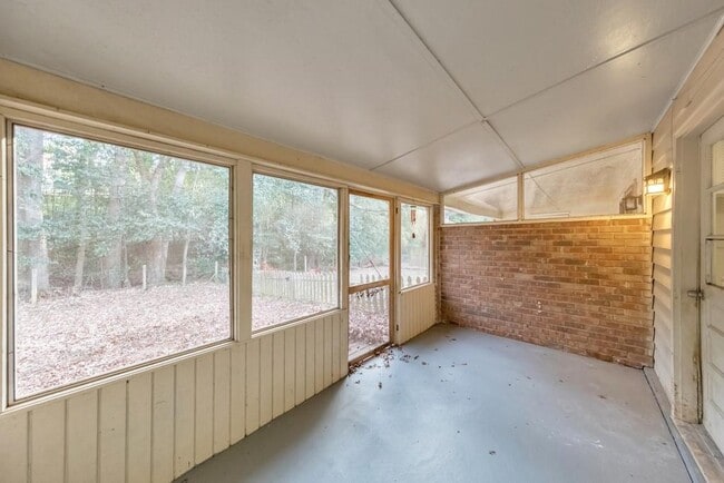 Building Photo - 245 Kimberly Way SW