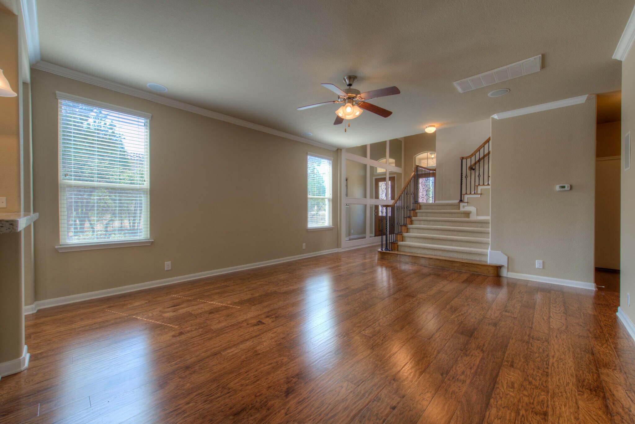 Building Photo - 405 S Meadowlark St