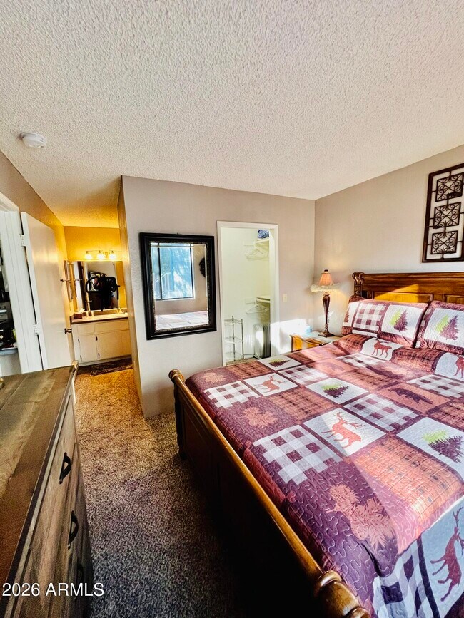 Building Photo - 2700 S White Mountain Rd