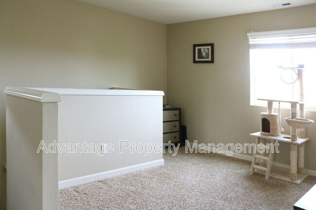 Building Photo - 2335 NW Laura Vis Dr
