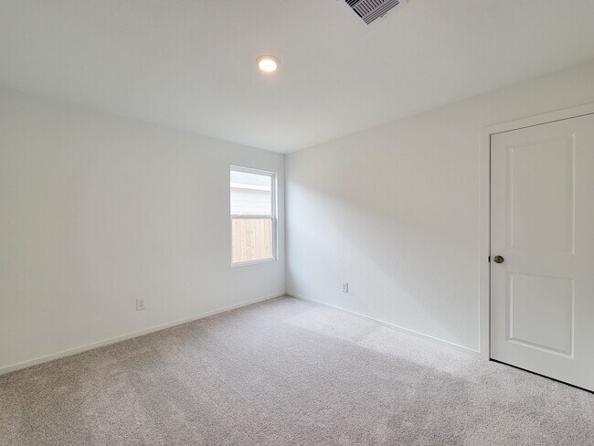 Building Photo - 15675 Plum Brk Dr