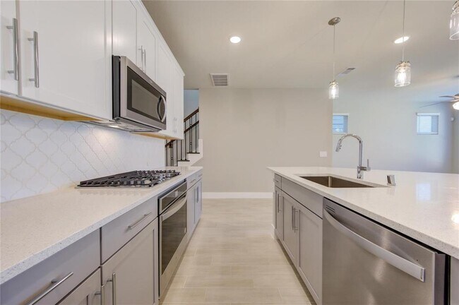 Building Photo - 1709 Summerlyn Ter Dr