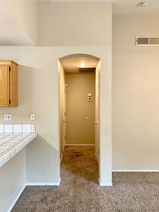 Building Photo - 6204 Straub Ln