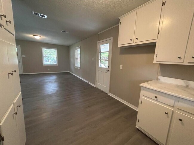 Building Photo - 506 Seville Dr