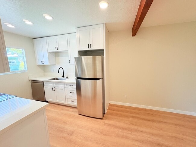 Building Photo - 328 S Weitzel St