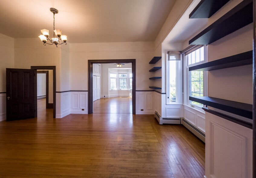 Building Photo - 1937 Russell St