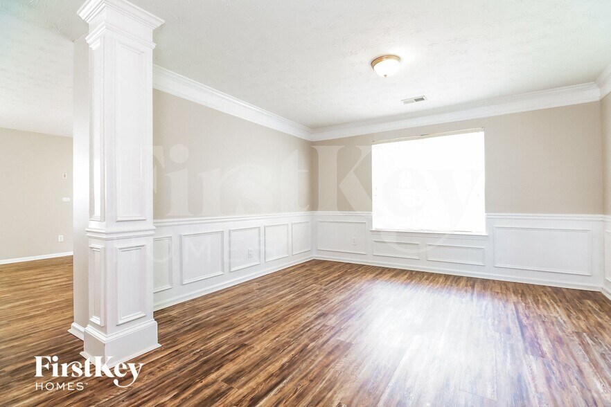 Building Photo - 592 Howell Dr