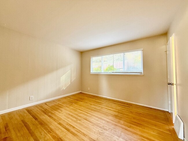 Building Photo - Coastal 3-Bed/2-Bath Home with Ocean View! ***PLEASE READ DESCRIPTION***