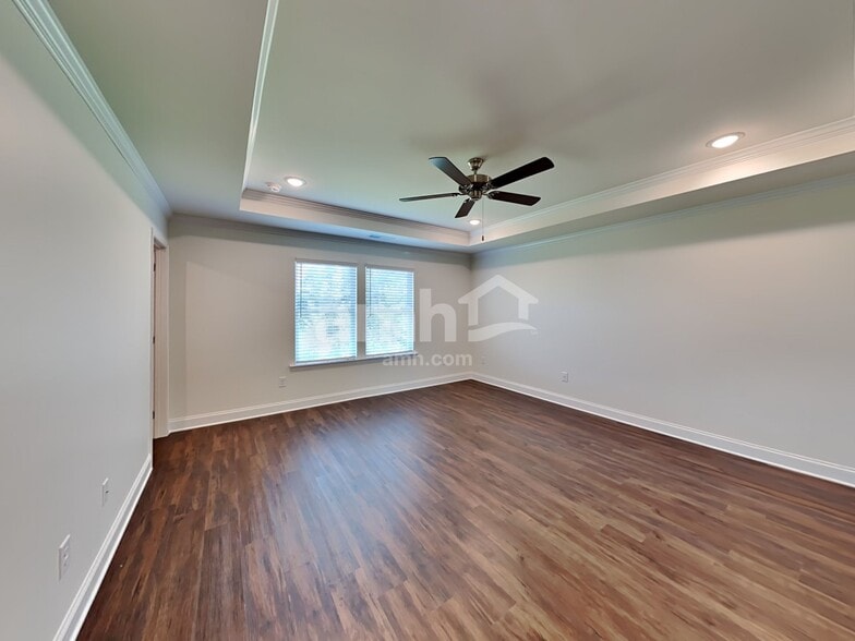 Building Photo - 310 Willow Ln