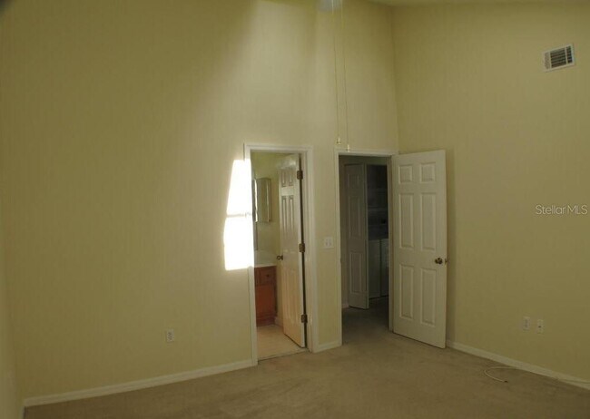 Building Photo - 5205 SW 97th Dr