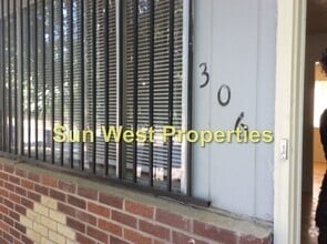 Building Photo - 2 Bed, 1 Bath, Duplex In Aztec