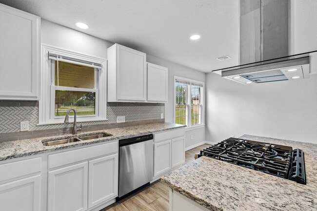Building Photo - 3 Bed, 2 Bath Home Available in Gentry!