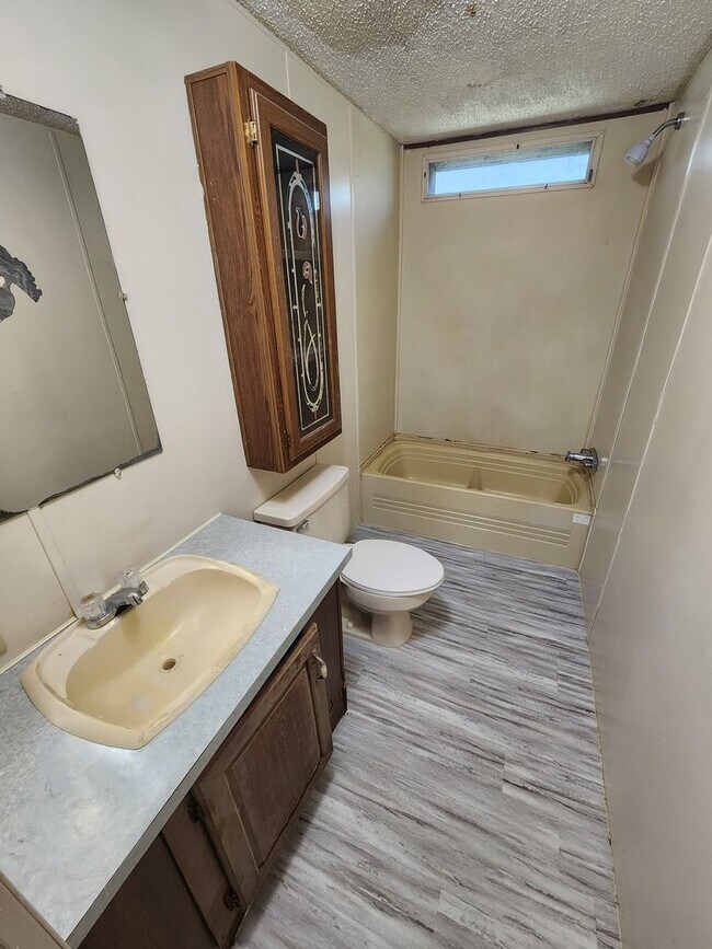 Building Photo - 33 Wilma Ln