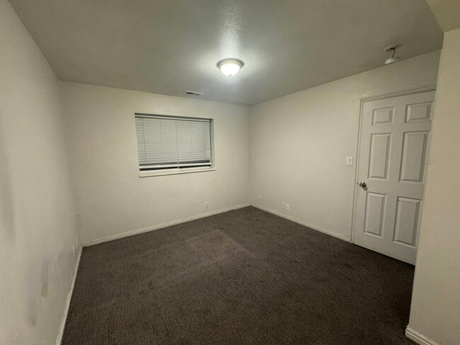 Building Photo - 41 400 S