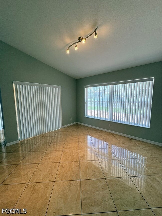 Building Photo - 4313 SW 19th Ave