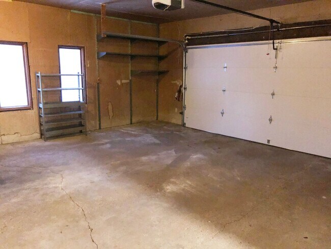 Building Photo - Recently Renovated 3-bedroom Home near Mon...