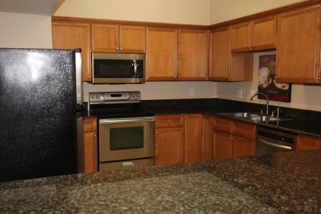 Building Photo - 2255 Braeswood Park Dr