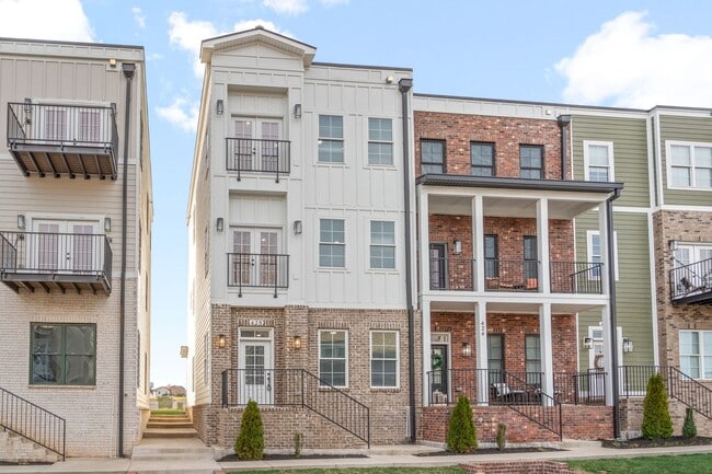 Building Photo - Gorgeous 3 Story 4 Bedroom Pet Friendly Home For Rent!