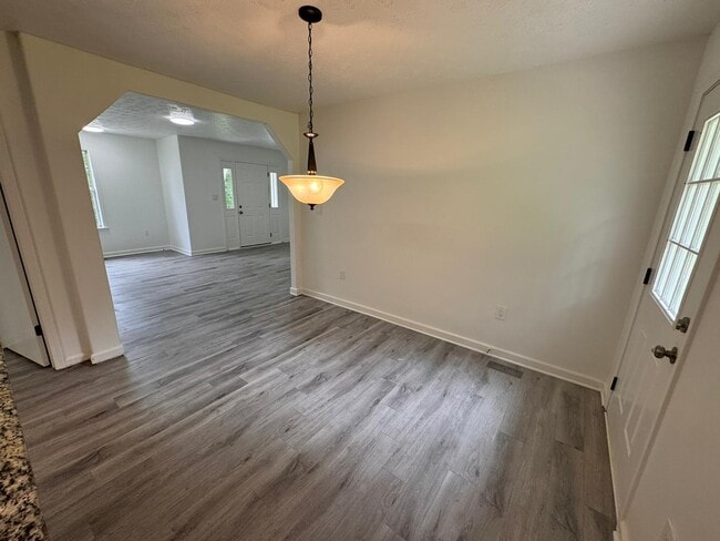 Building Photo - 3037 Summer Lake Dr