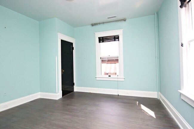 Building Photo - North Downtown Residence with Modern Updates and Prime Location