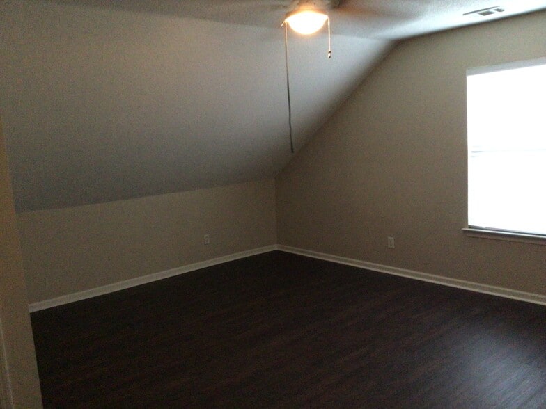 Building Photo - 7 Holly Springs Cir