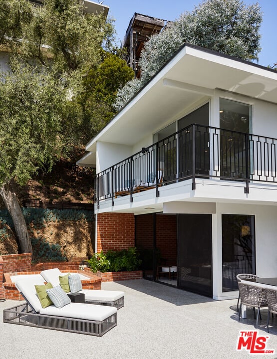 Building Photo - 1341 Sierra Alta Way