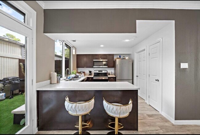 Building Photo - 15167 Kimberley Ct