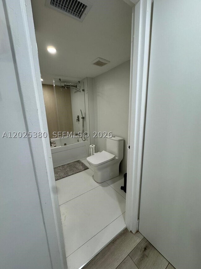 Building Photo - 5401 Collins Ave