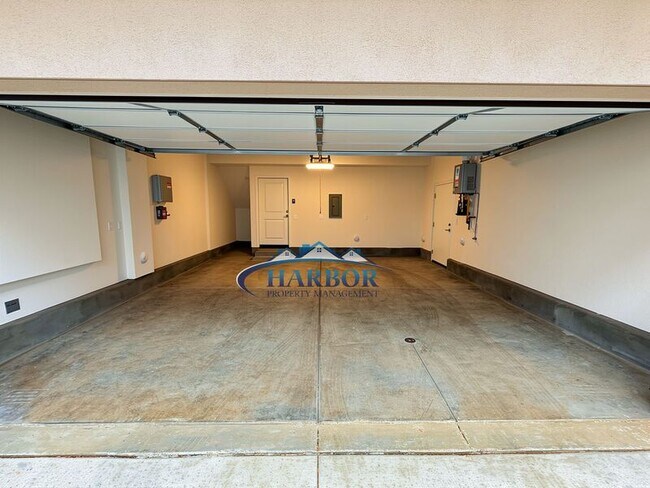 Building Photo - 1627 Hornet Dr