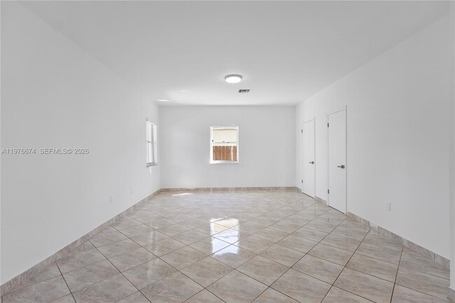 Building Photo - 2870 SW 21st St