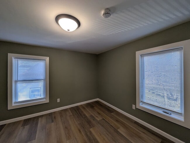 Building Photo - Newly Renovated 4 bedroom house