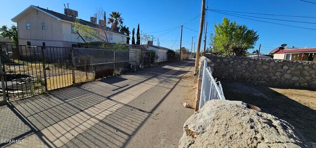 Building Photo - 8828 Kenneth St