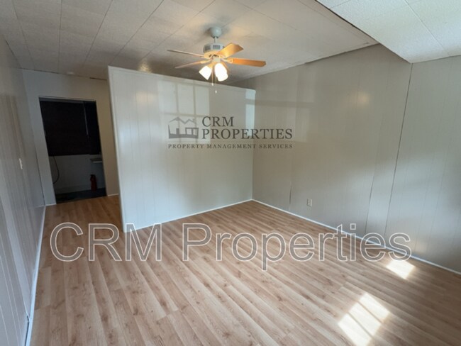 Building Photo - 814 Maumee Dr
