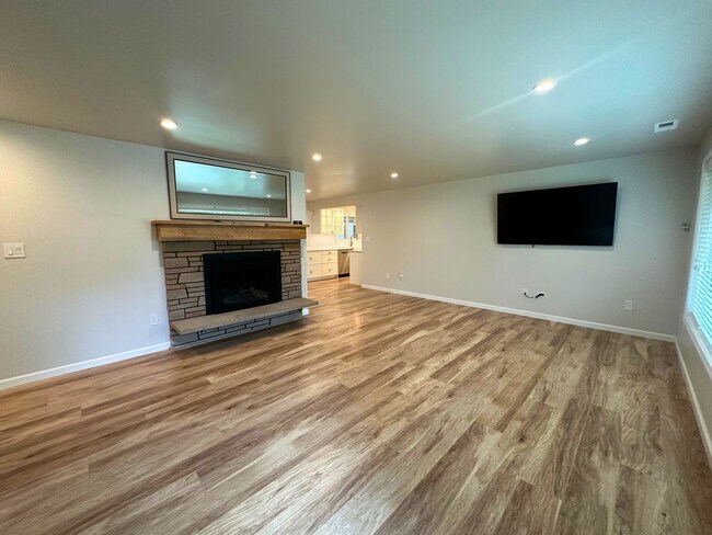 Building Photo - Beautiful Ranch-Style Home in Desirable Sn...