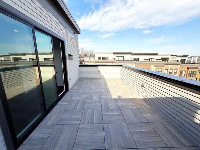 Building Photo - Brand new 4 level, 4 Bedroom Townhome with Elevator!