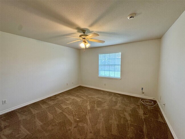 Building Photo - 303 Waterwood Dr