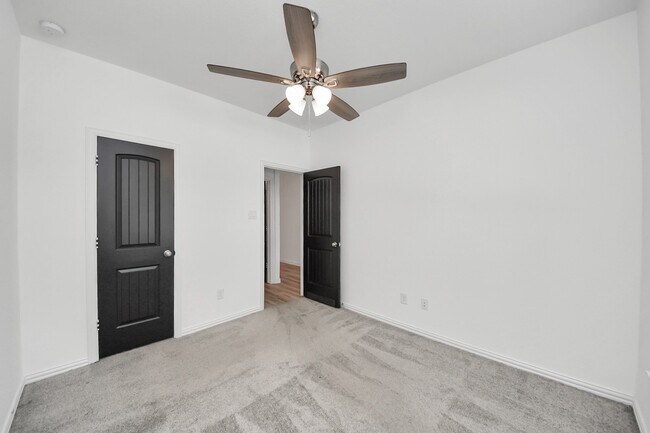 Building Photo - 20230 Creekdale Bend Dr