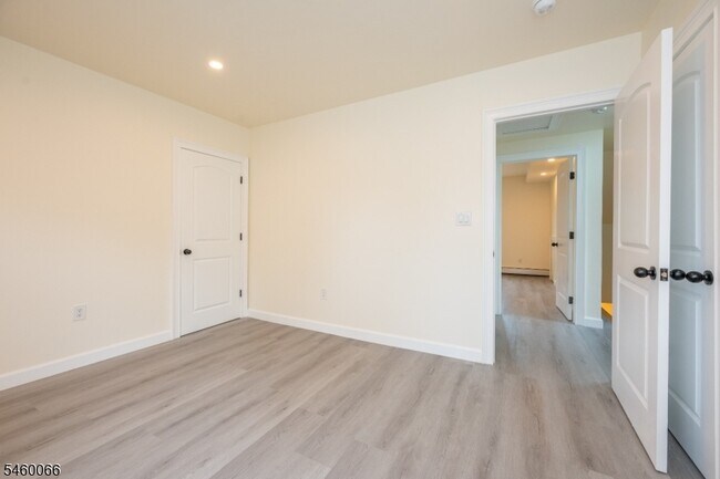 Building Photo - 58 Zeliff Ave