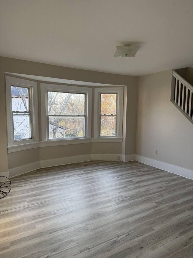 Building Photo - 543 Grafton Ave